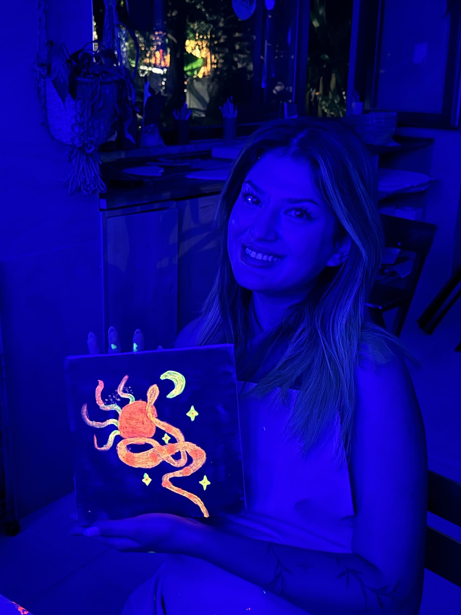 Antalya Karanlıkta Neon Boyama Atölyesi