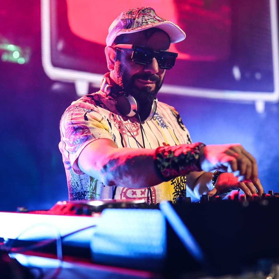 Dj Hakan Küfündür ile 90lar ve 2000ler Türkçe Pop Parti